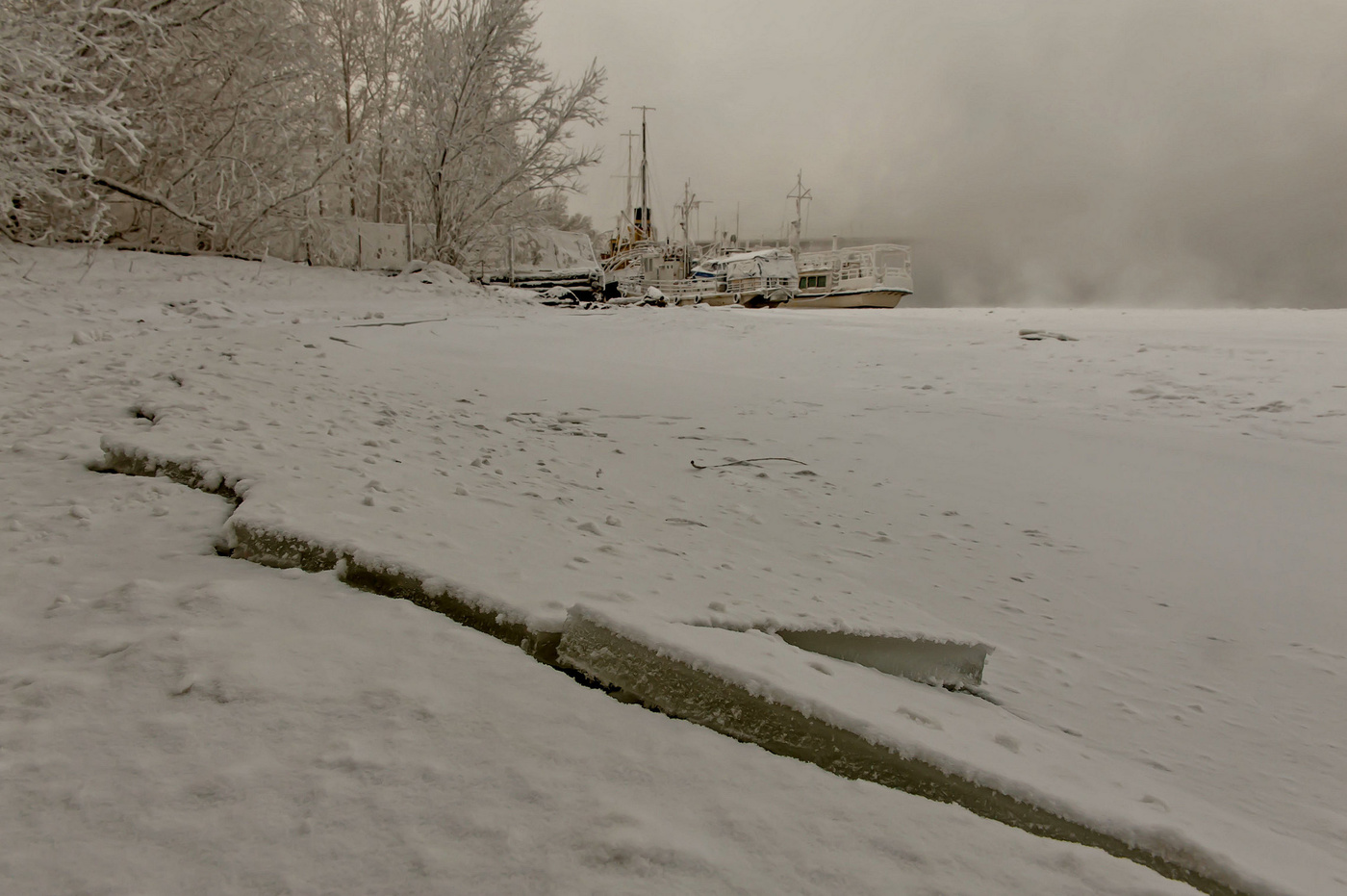 Пристань замёрзших кораблей...