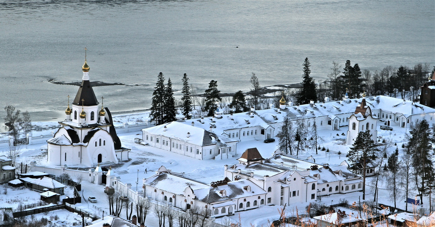 Вид на Свято-Успенский мужской монастырь II