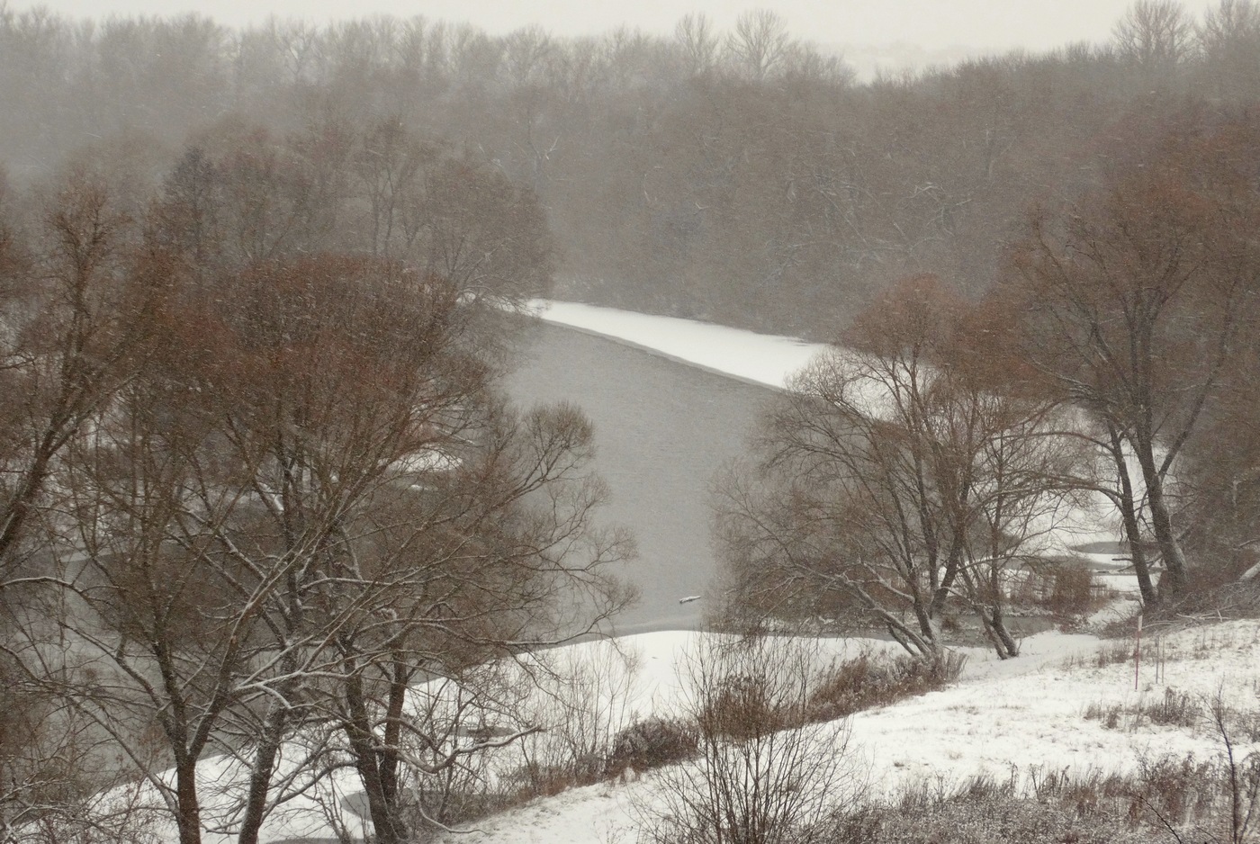 Не первый снег