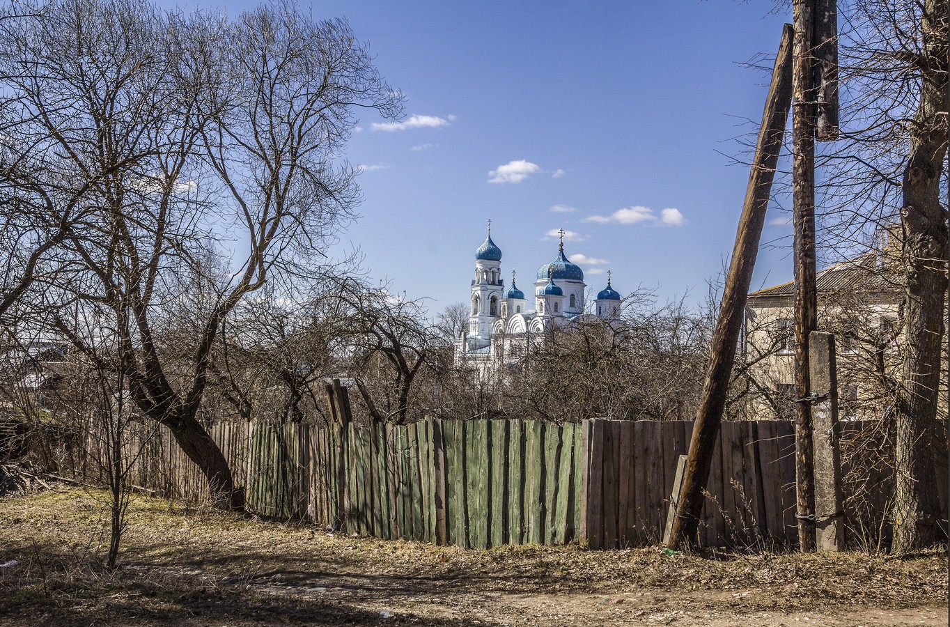 Вид на храм.