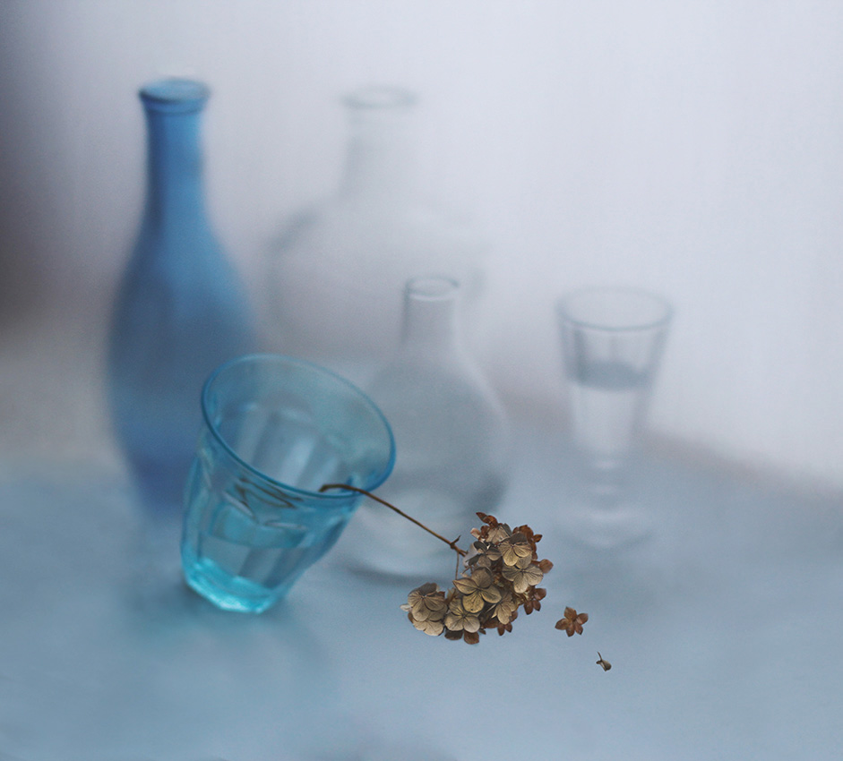 Улетают, улетели, улетели лепестки....