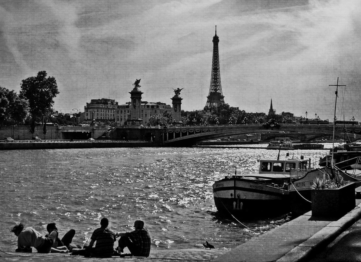 цветные сны в черно белом.....