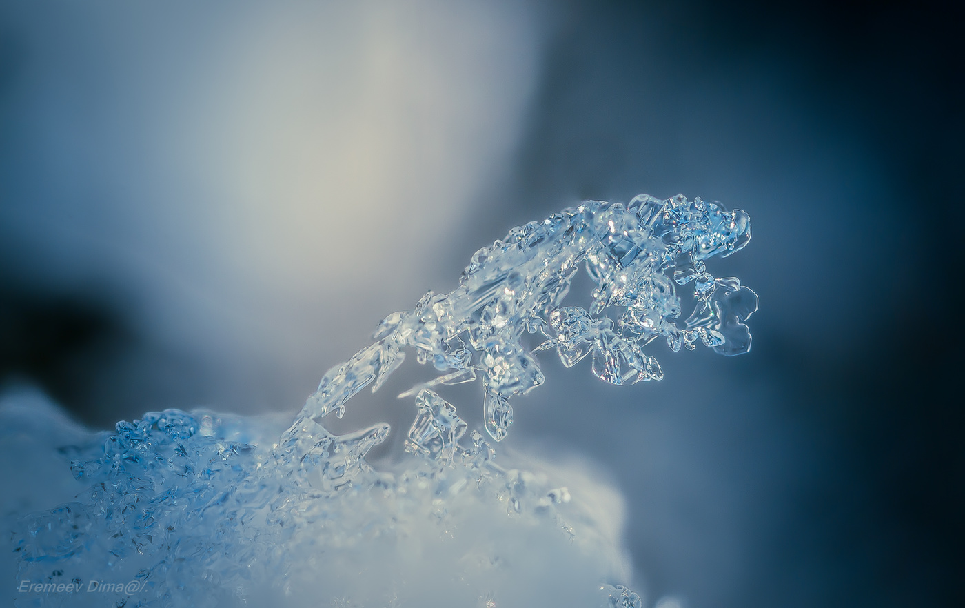 Мороз скульптор...