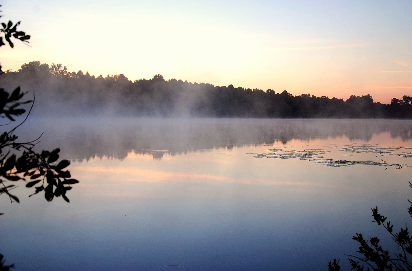 На рассвете.