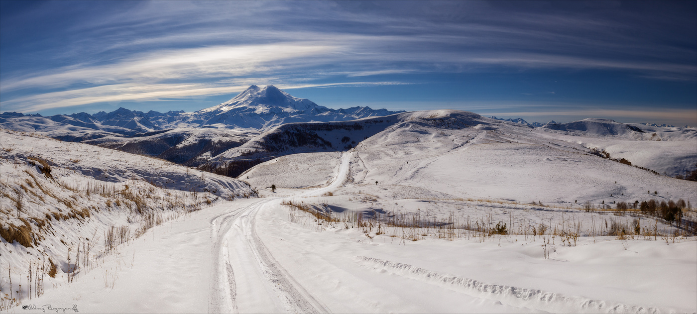 Разметалась неба седина...
