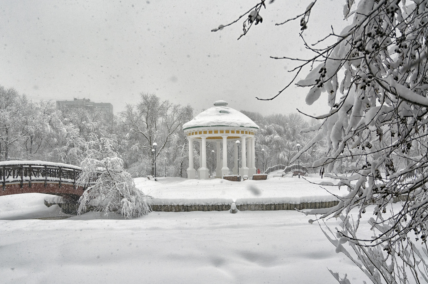 в Москва снег...