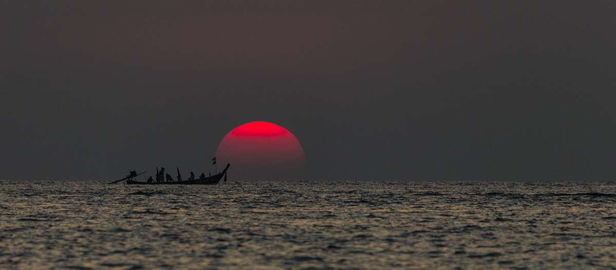 Лодка и солнце