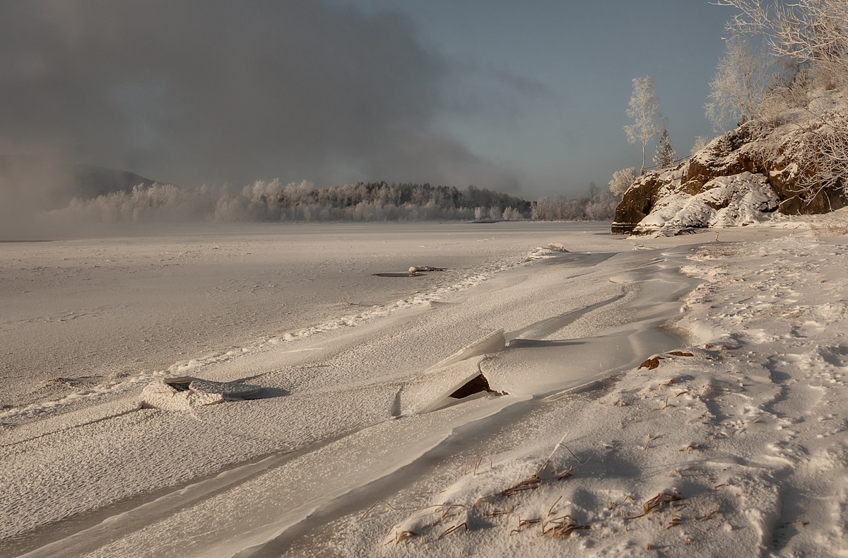 По тонкому льду.