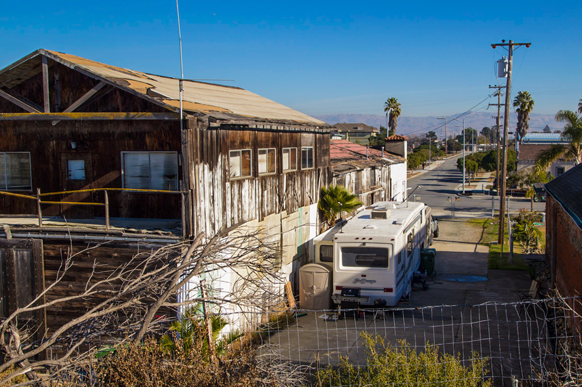 Где-то за городом