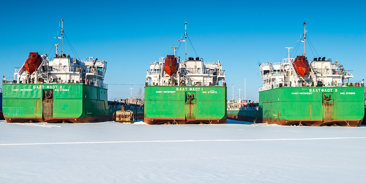 На стоянке...