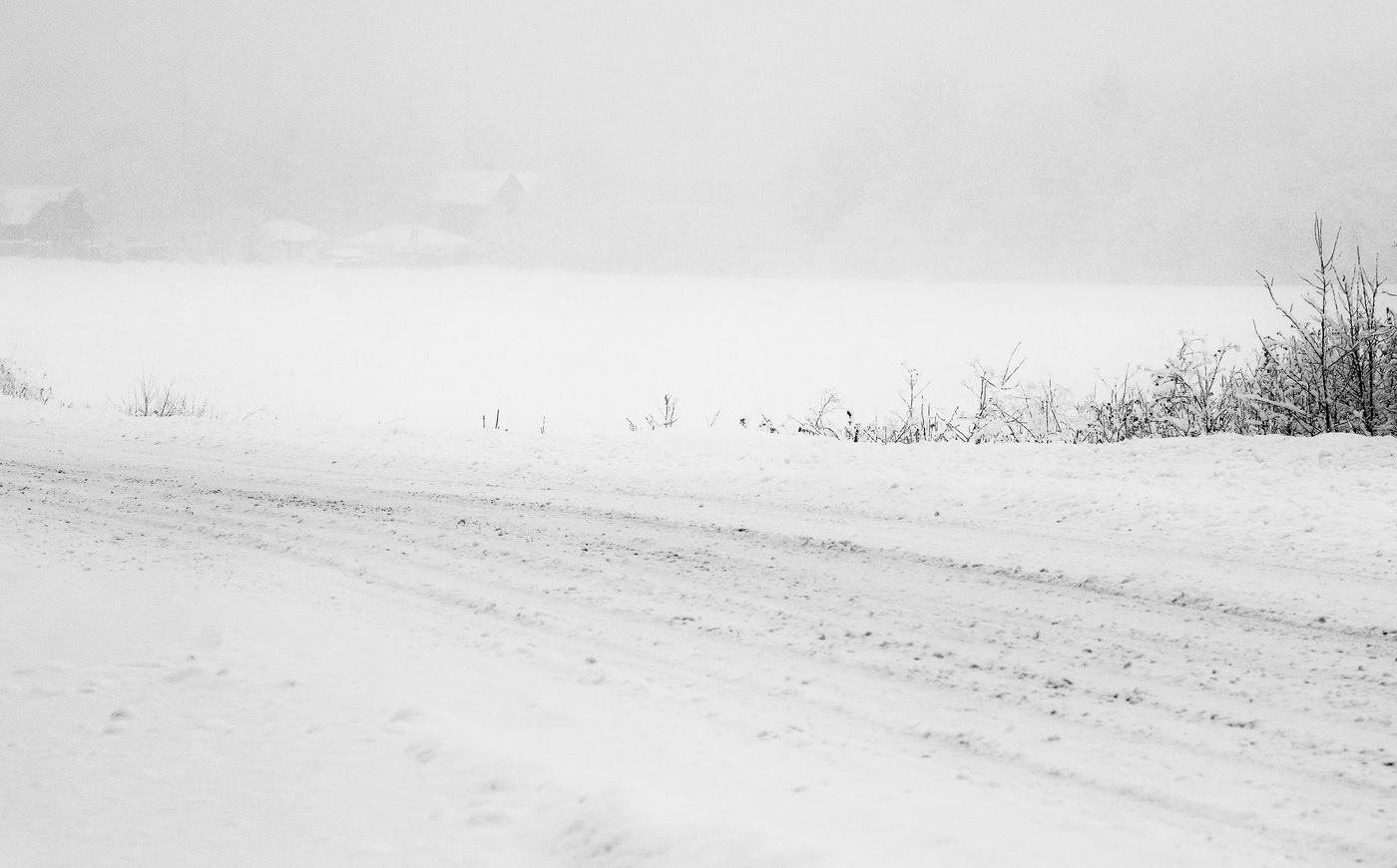 "У снегопада тоже почерк свой..."