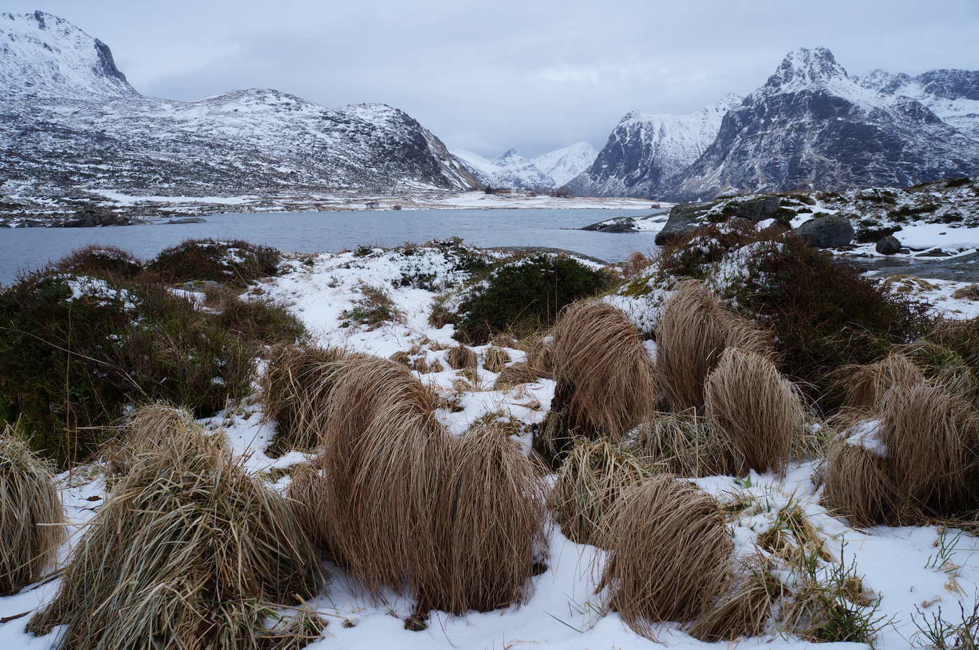 Театр уж полон...