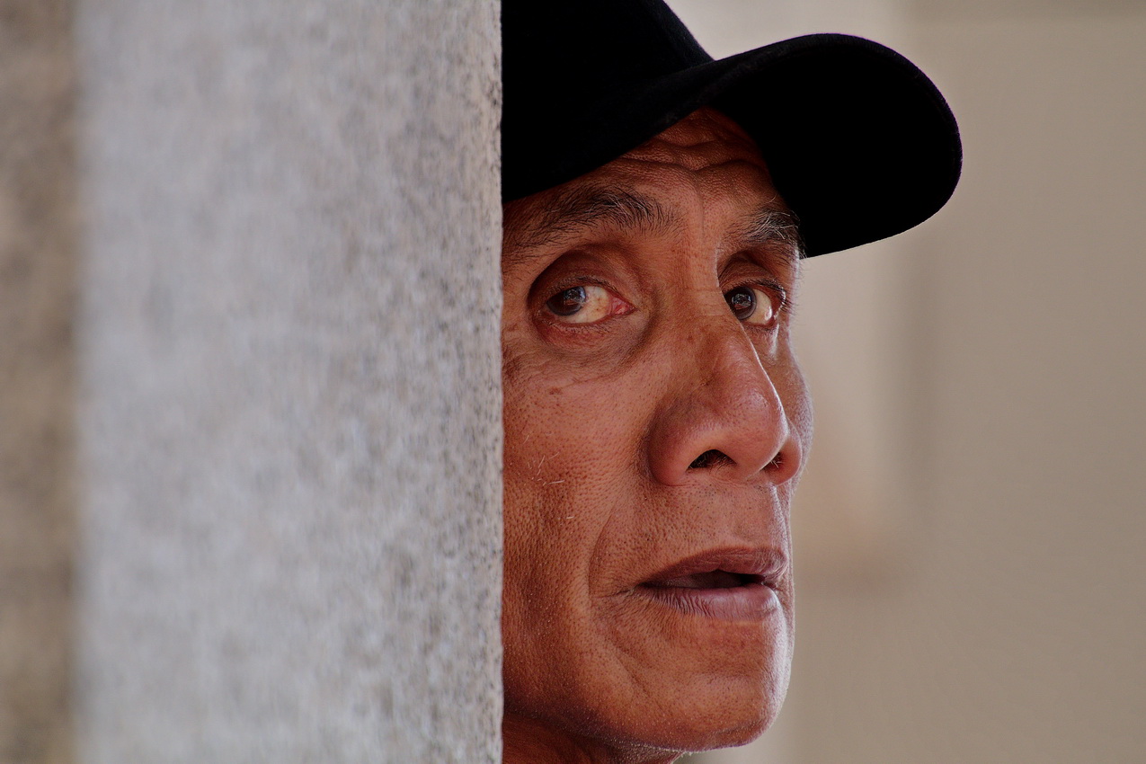 Из-за угла...