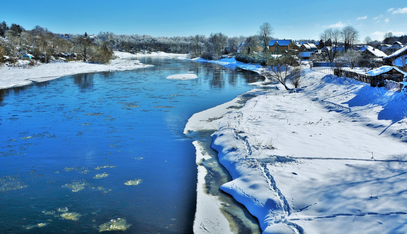 "А воздух уж весною пахнет ..."