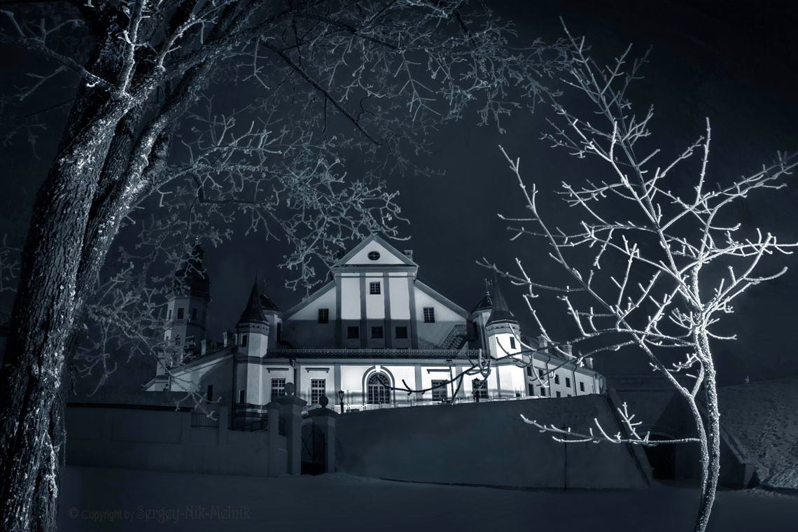 Весь покрытый инеем, абсолютно весь...