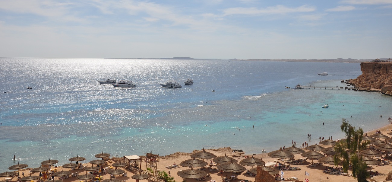 Разноцветное Красное море :)