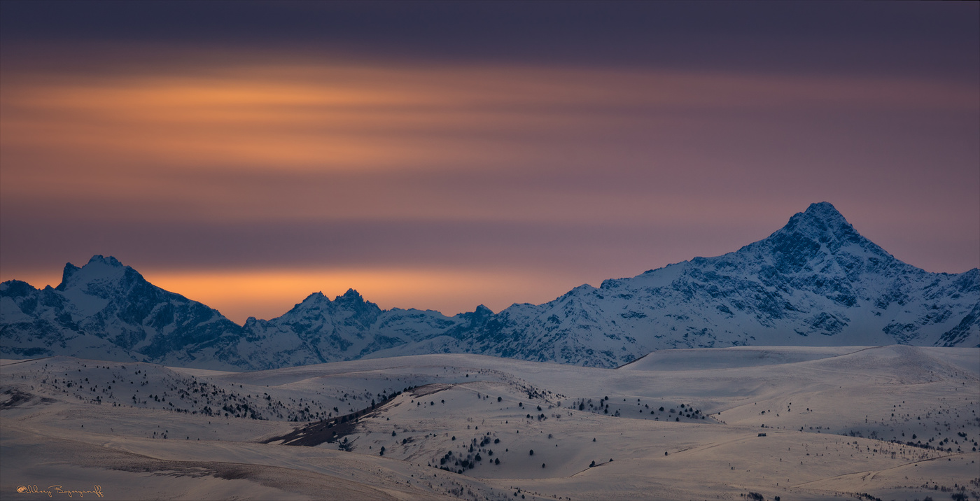 Последние всполохи заката.