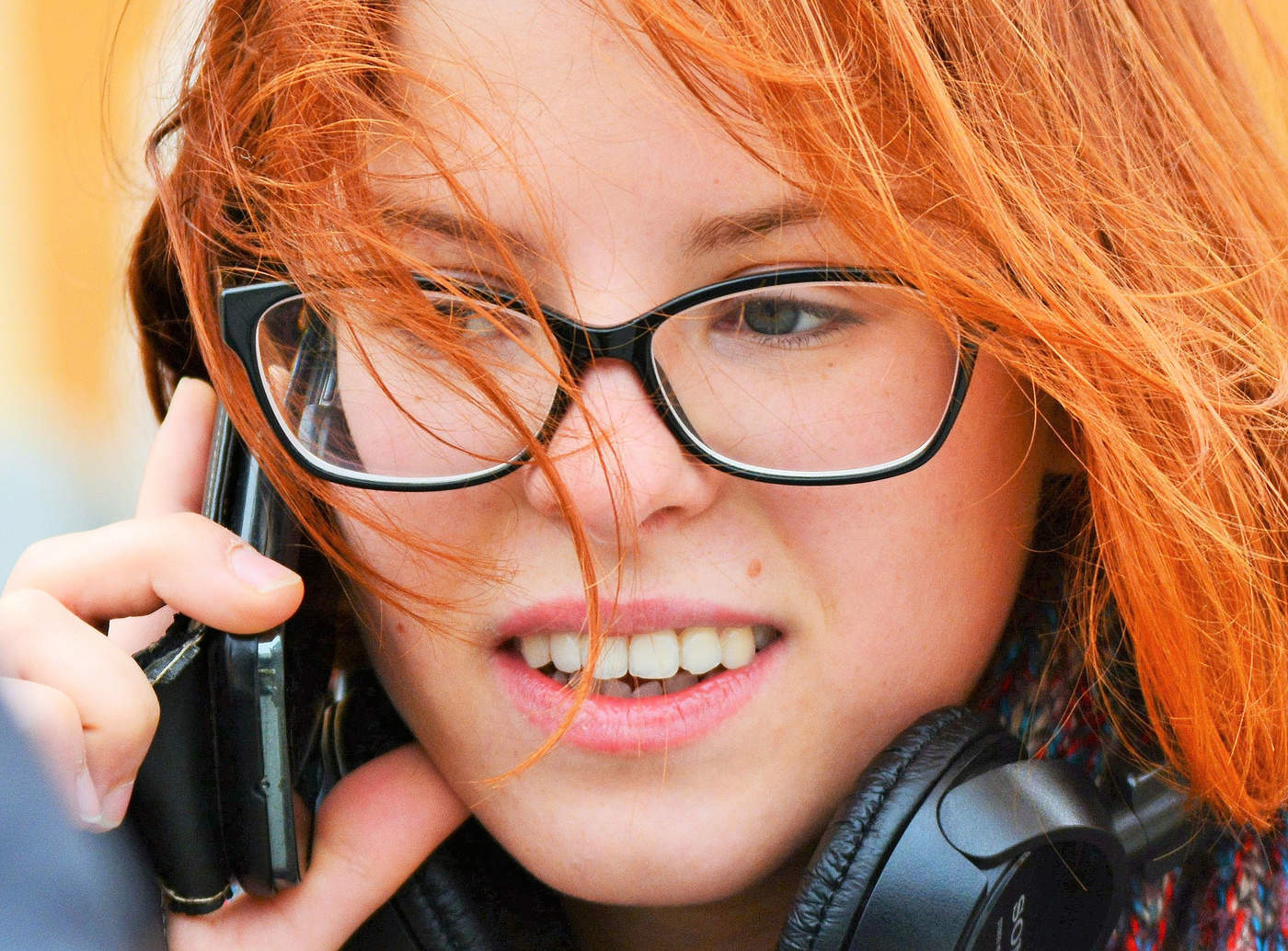 "Сегодня праздник у девчат ..."