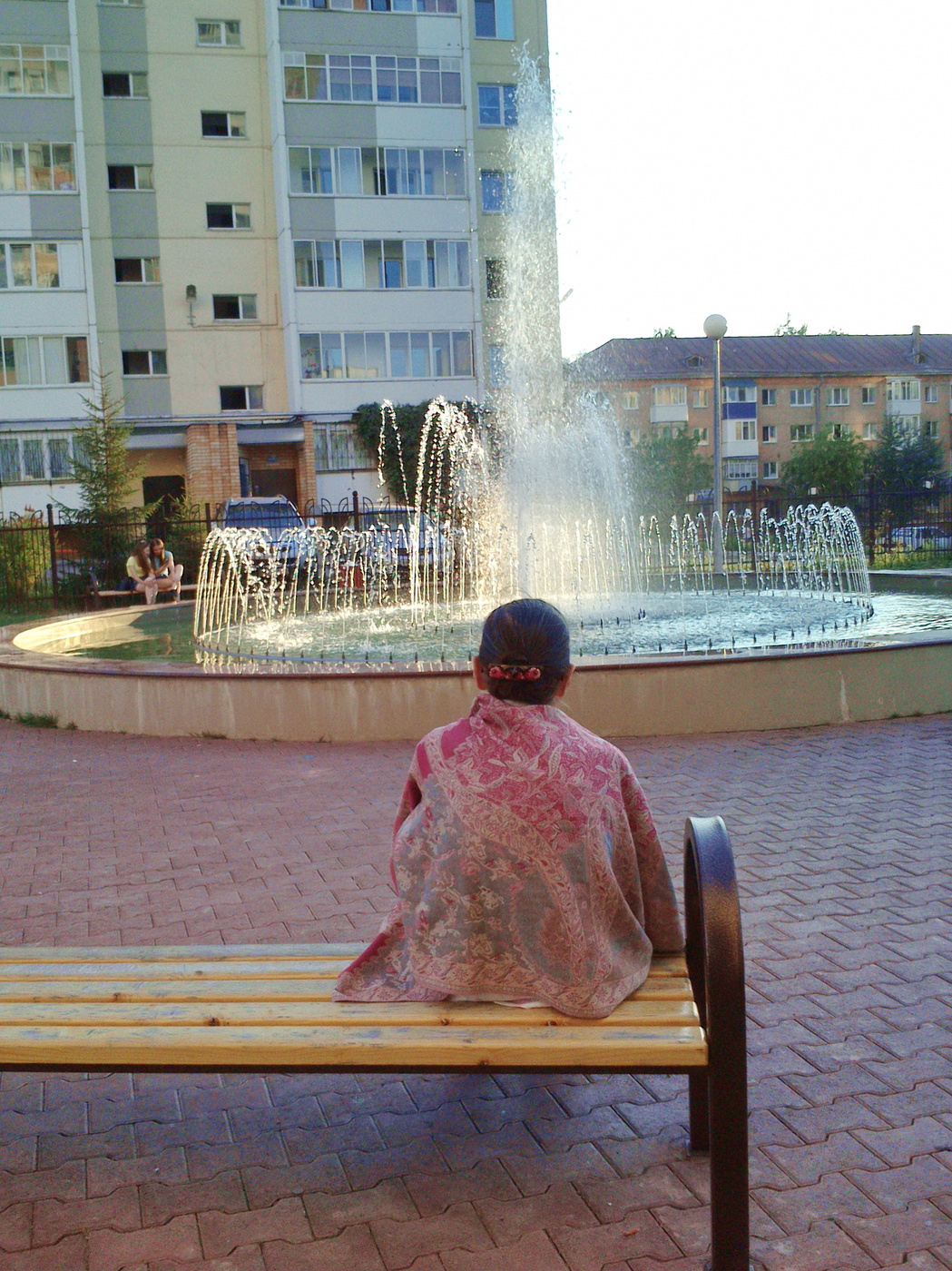 На светлой стороне.