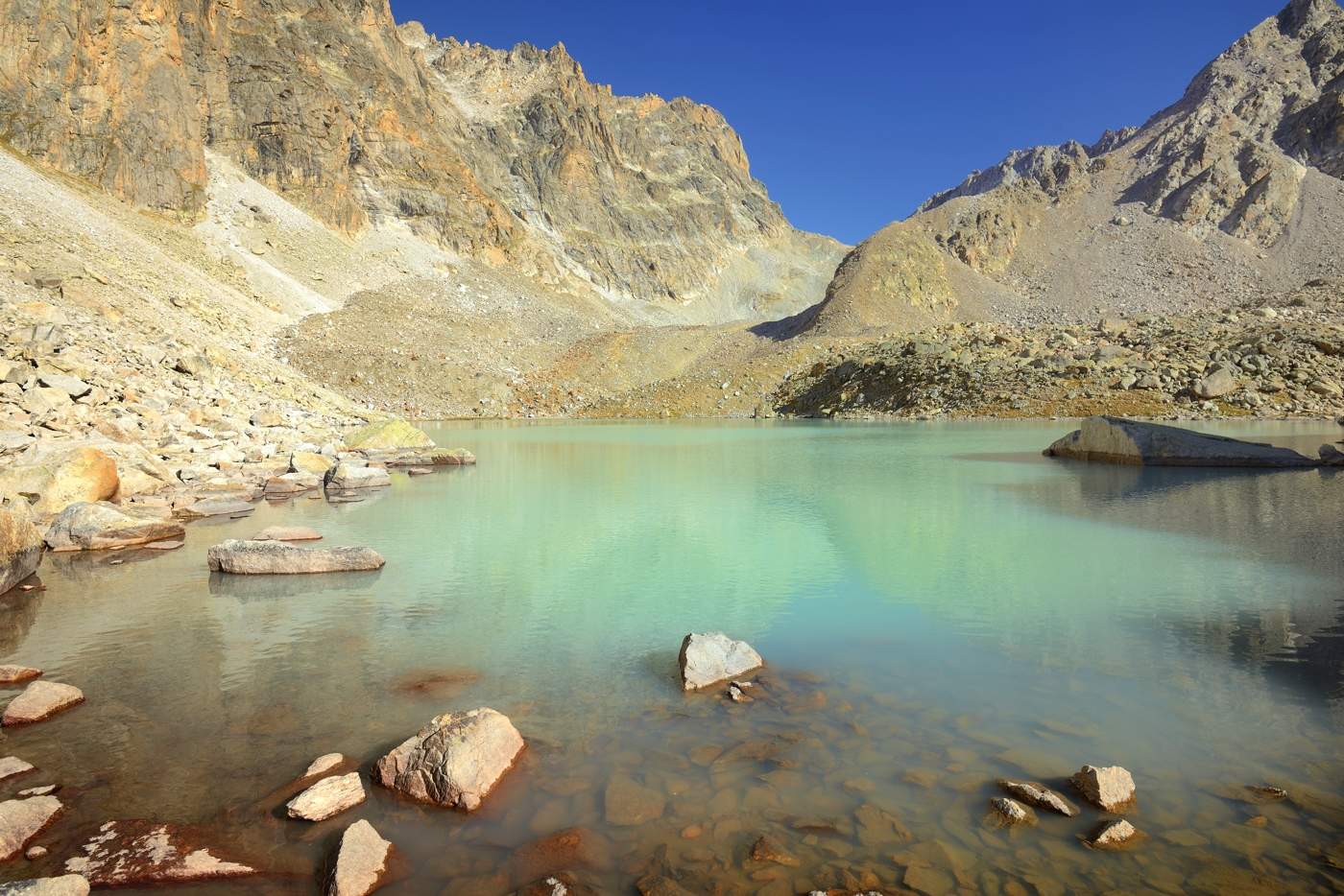 Озеро в горах Узункола