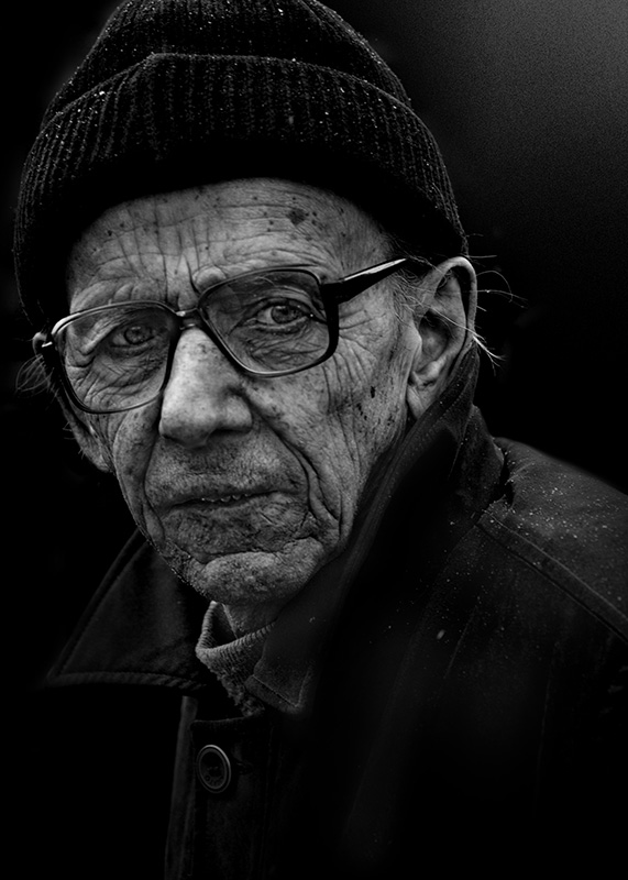 - на пятки наступают