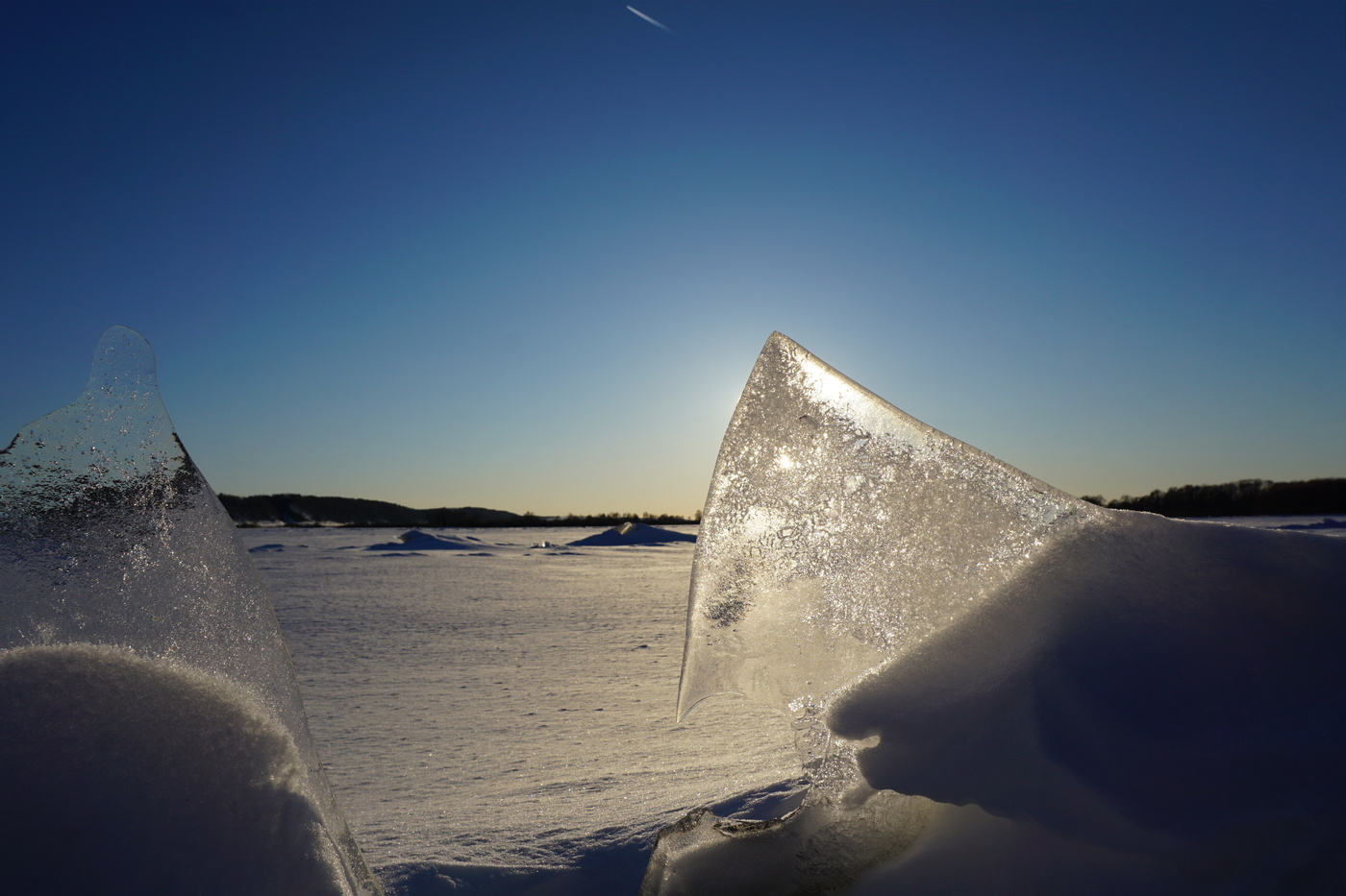 Лёд на реке.