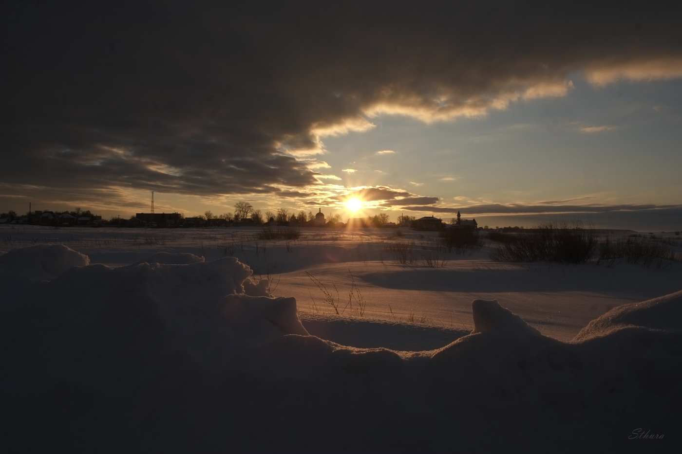 Почти симметрия.