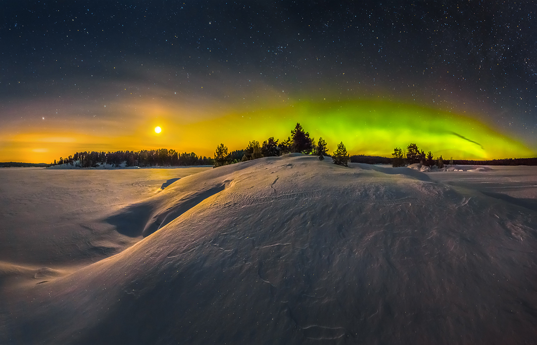 Полнолунье и северное сияние на Ладоге