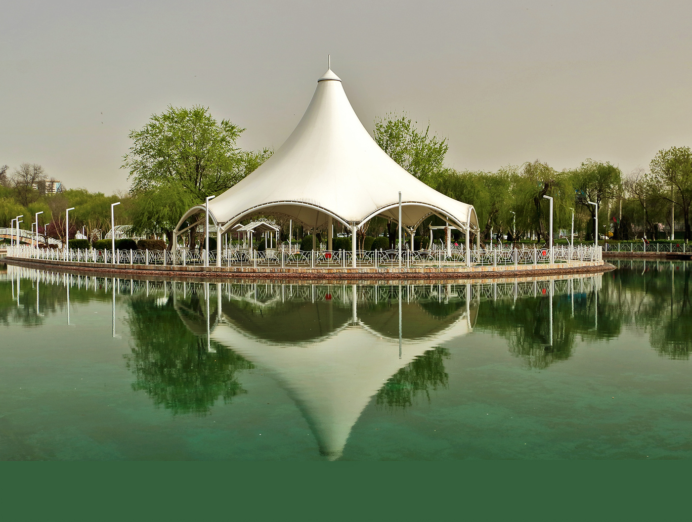 "Остров любви" в Ташкентском экопарке