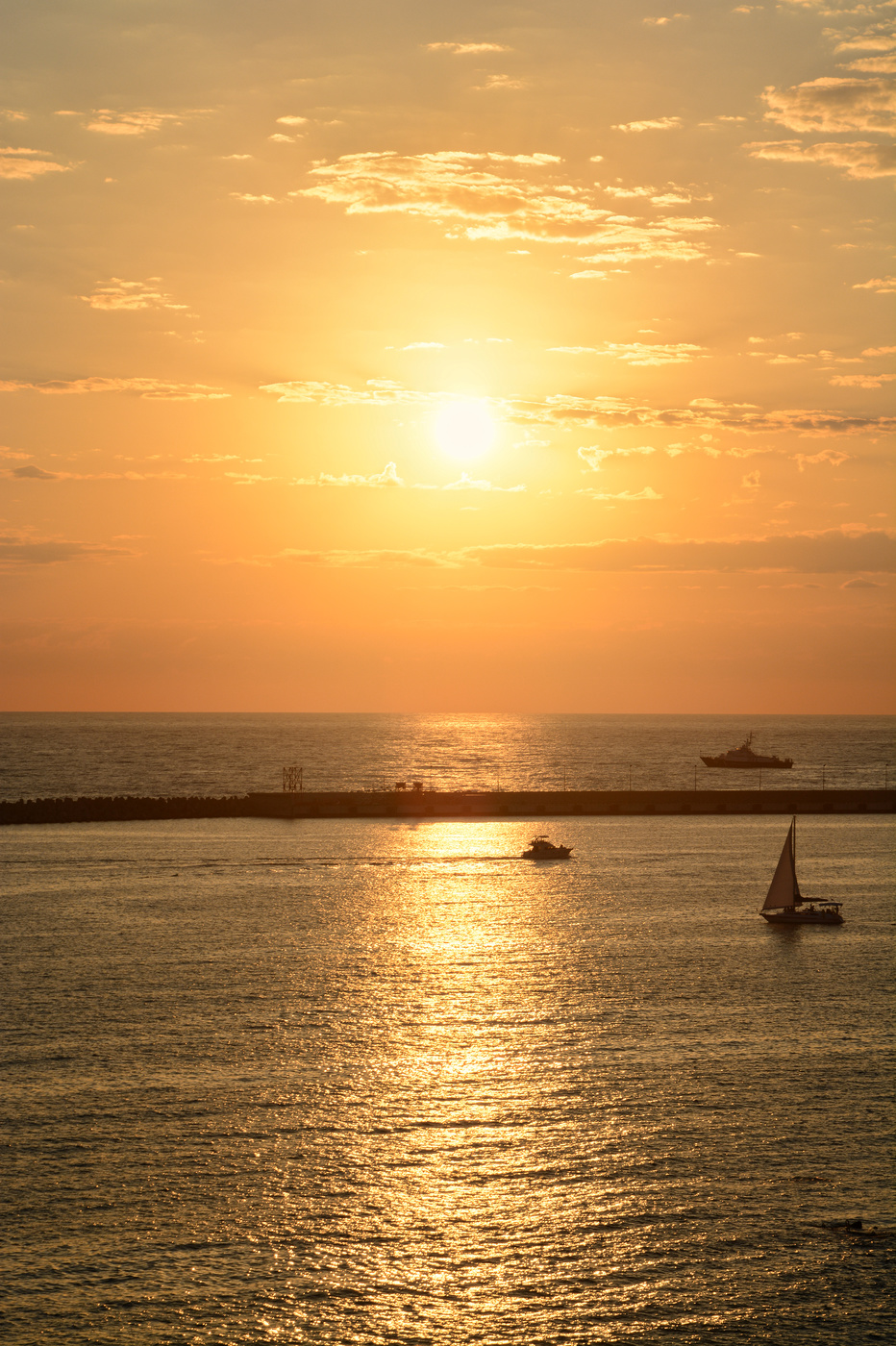 Сторожевик уходит в море.