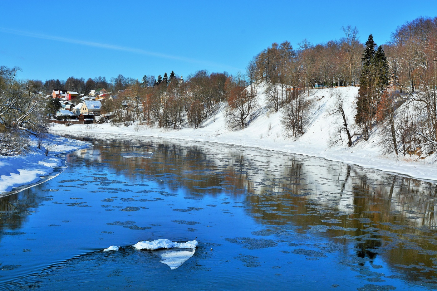 "Пора, пора - рога трубят ..."