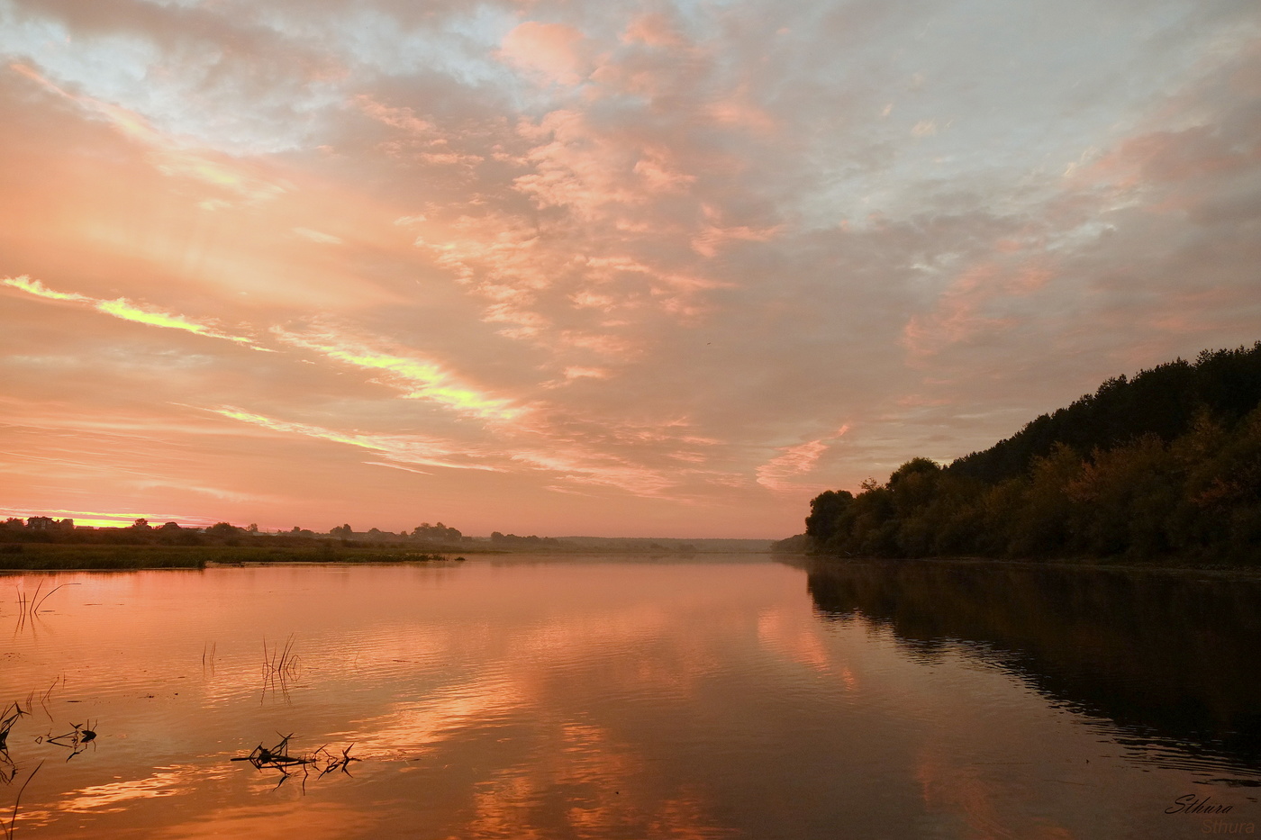 Озеро Исток рано утром.