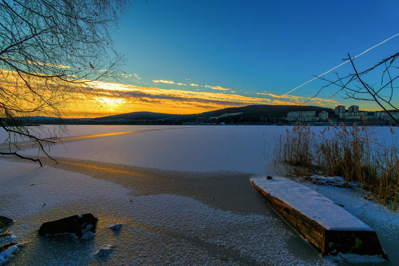 Тихий вечер, уж солнце садится