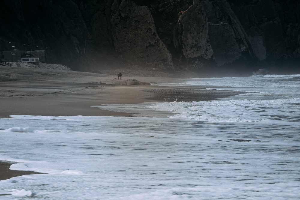 пена и скалы