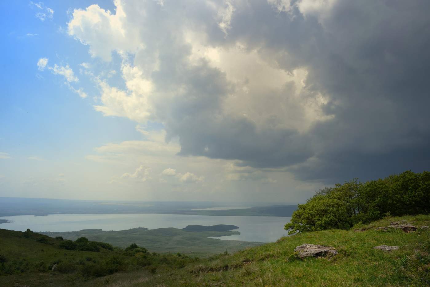 Находит дождь