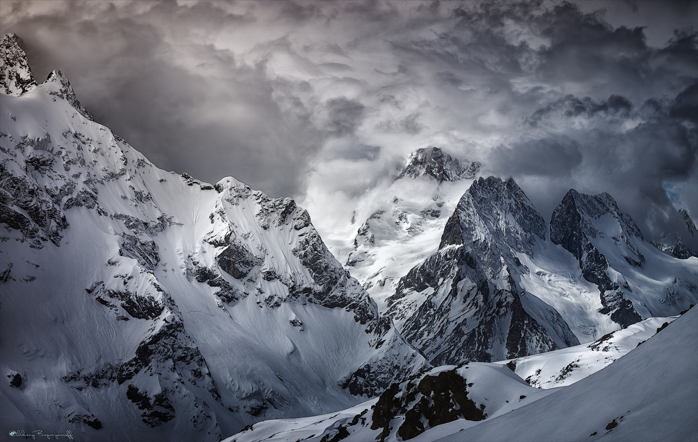 К непогоде.