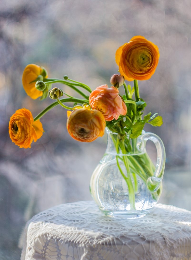 букет из лютиков садовых (ранункулюс)