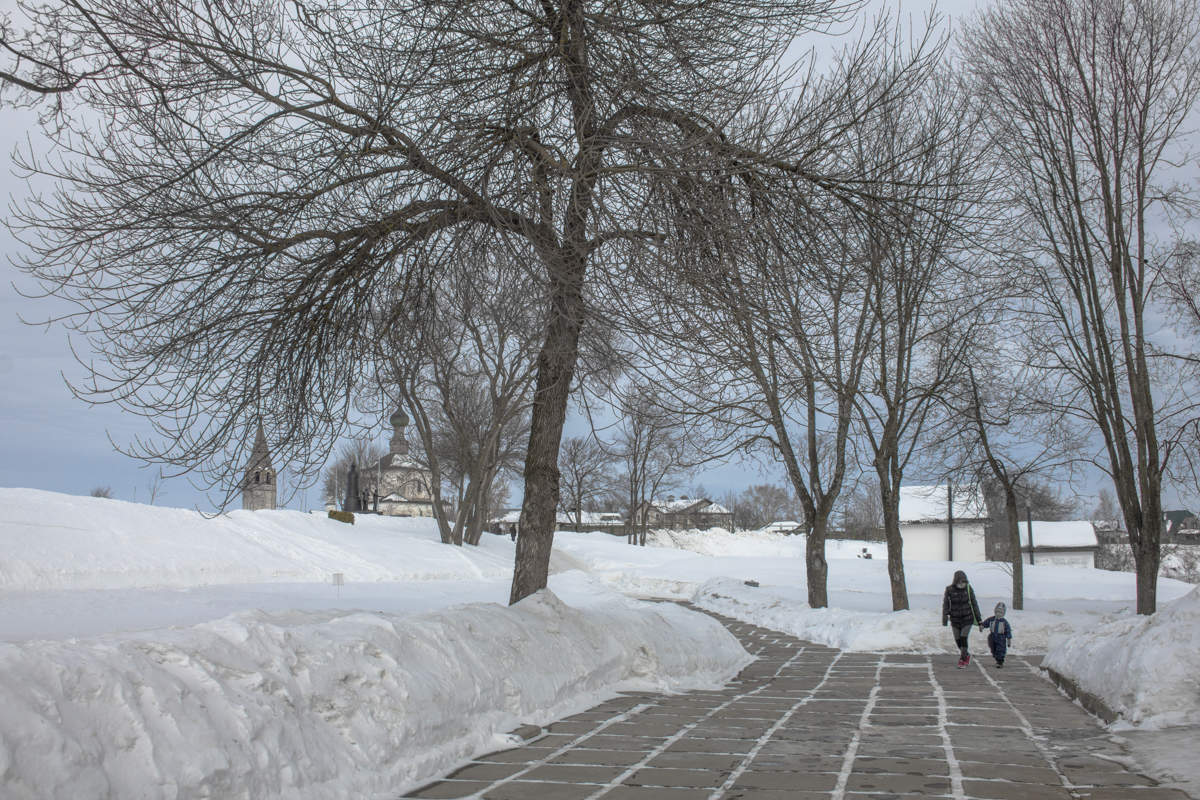 А снег всё идёт...