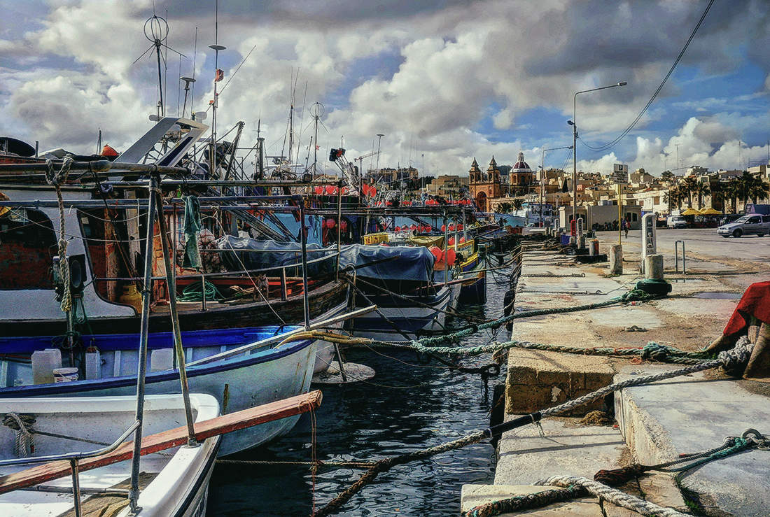 Яркие краски Марсашлокка...