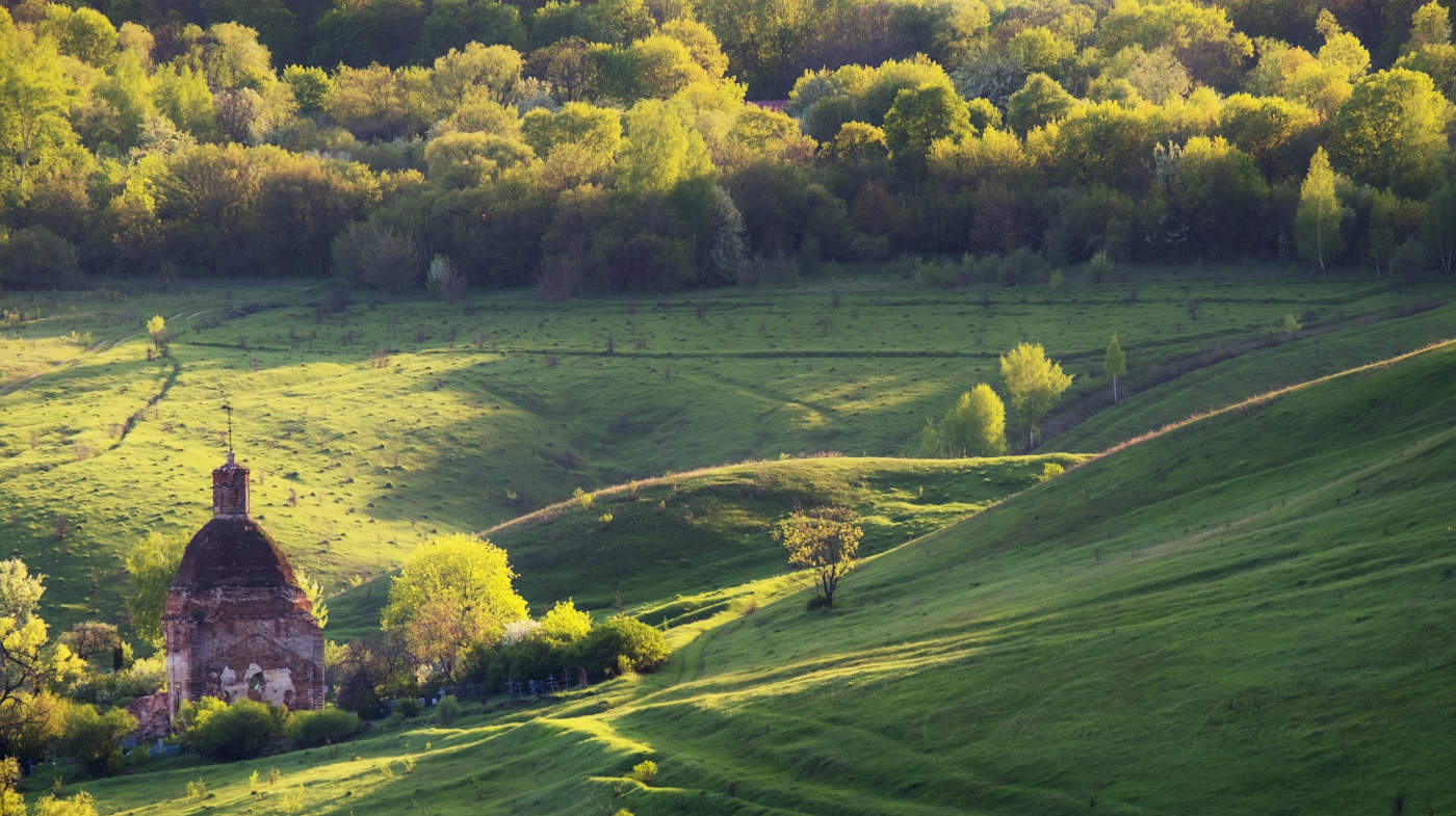 С верою... у старого храма