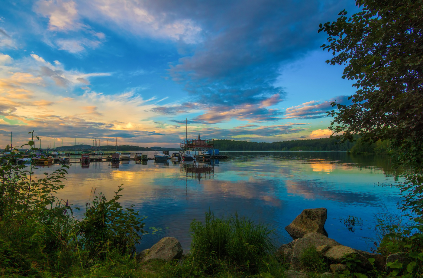 Вечер пронзительно тих