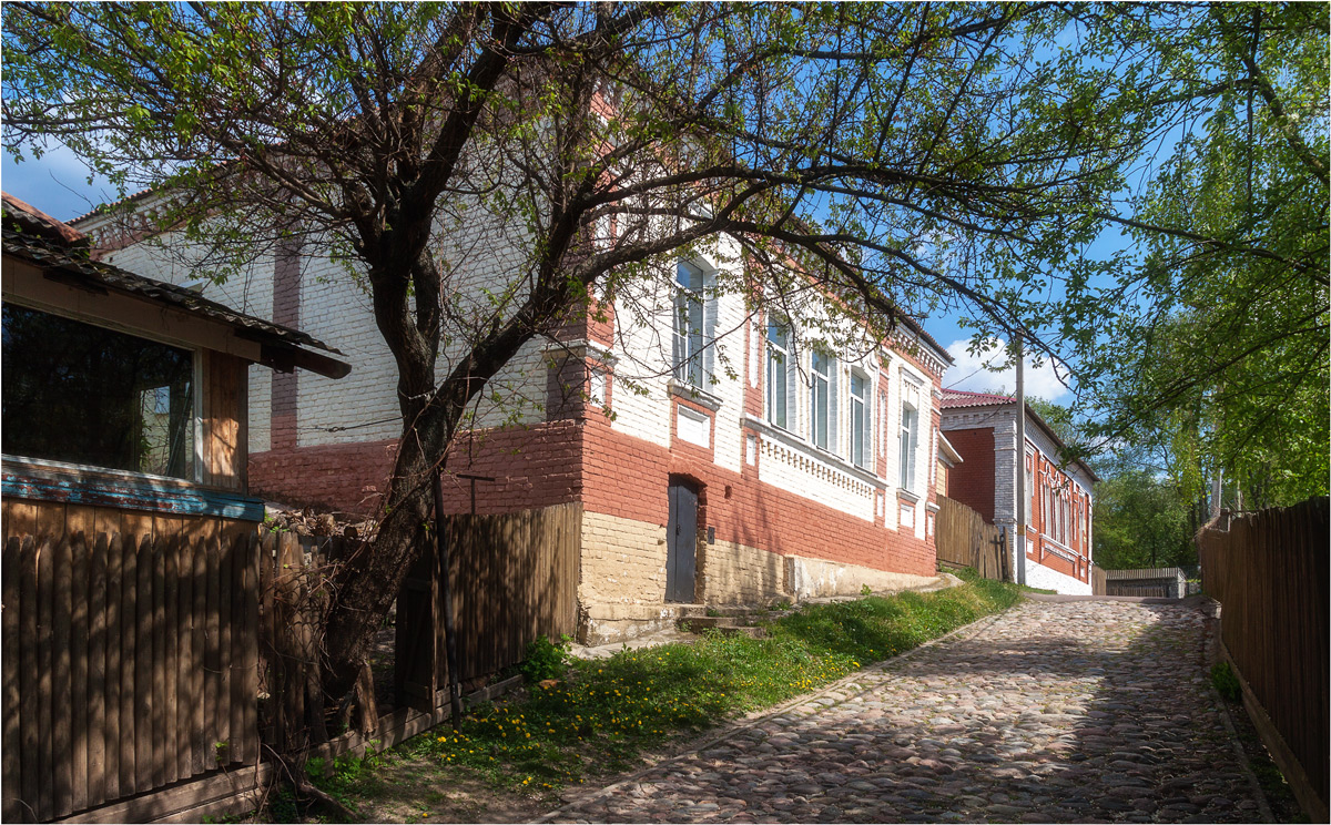 По солнечный улочкам