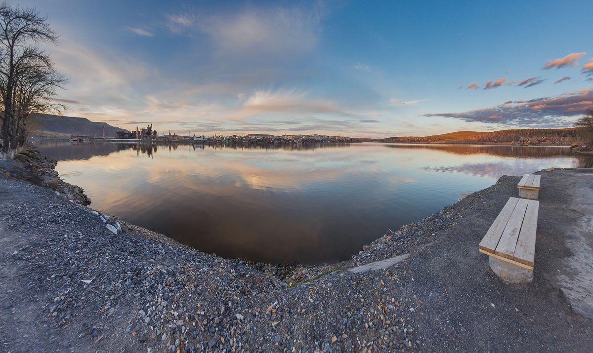 Панорама пруда