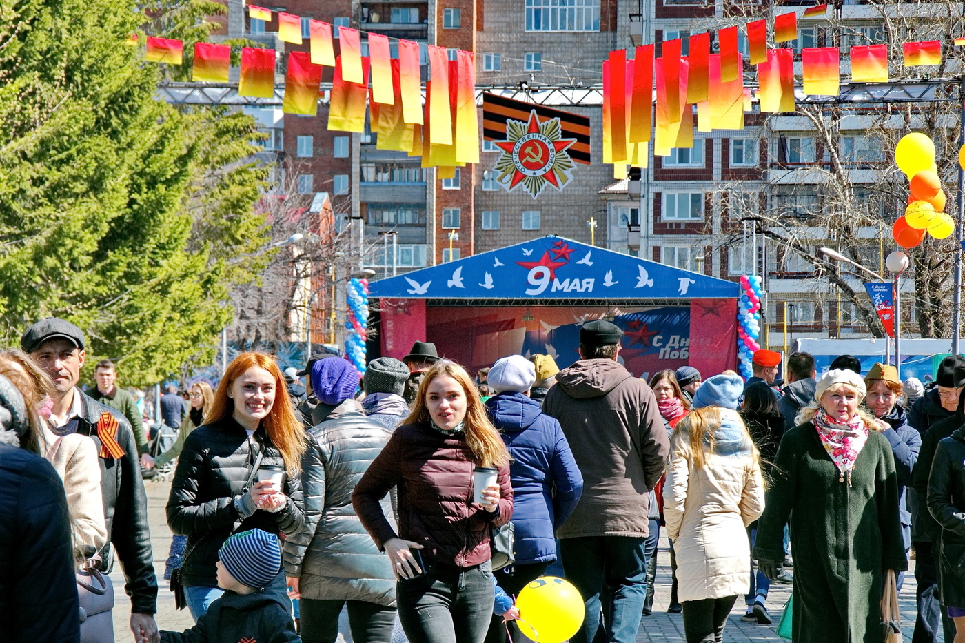 ОТМЕЧАЯ ПРАЗДНИК