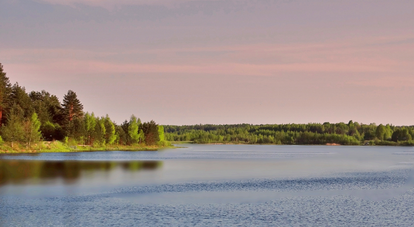 Весеннее вечернее озеро