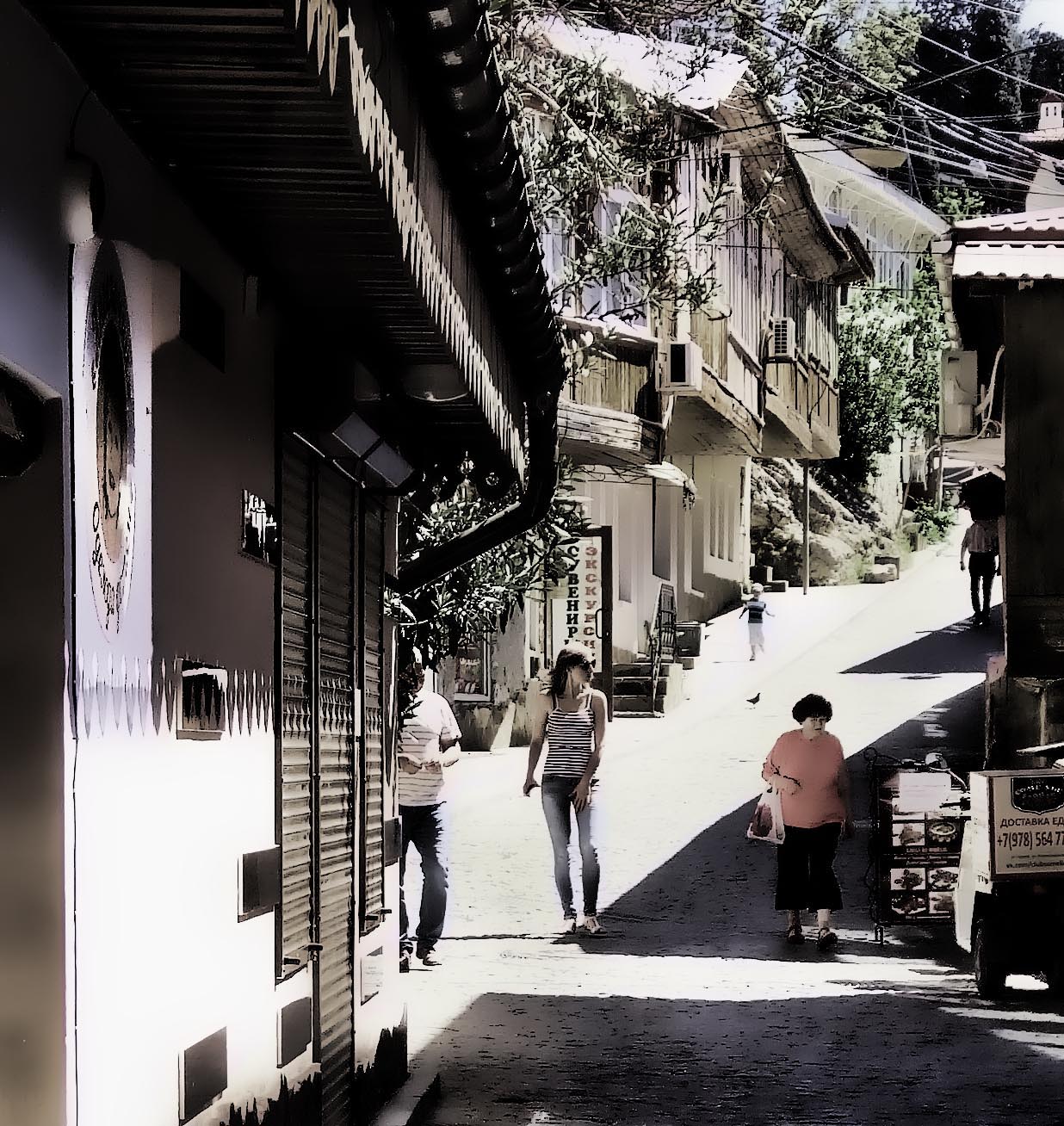 Солнечная сторона улочки