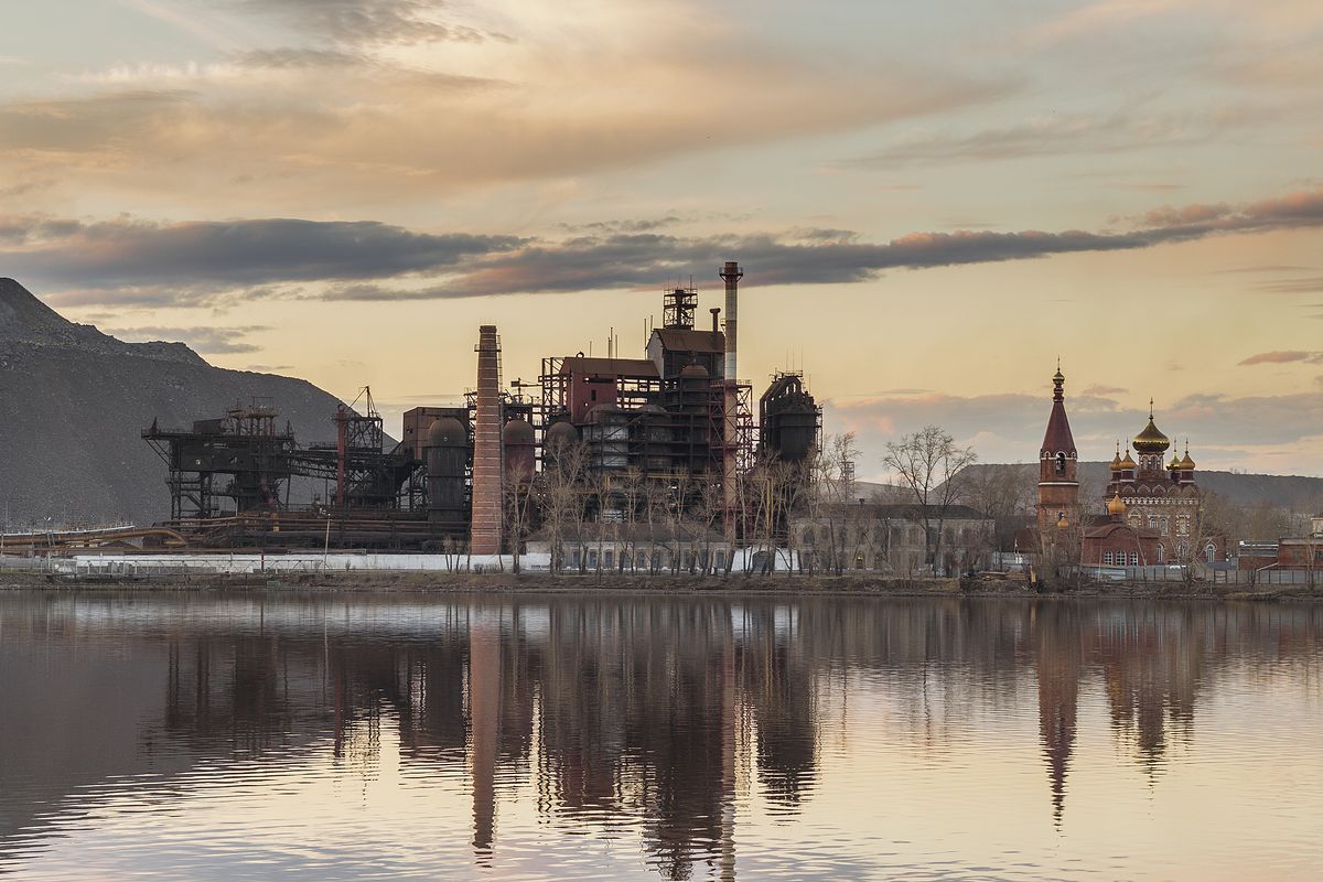 Завод и Церковь