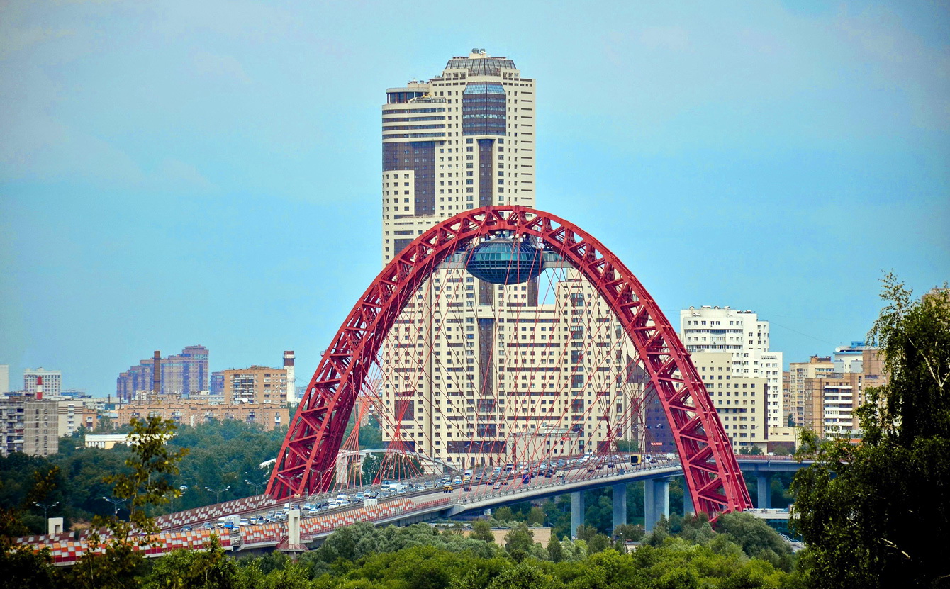 Живописный мост и жилой комплекс "Континенталь". с Крылатских холмов