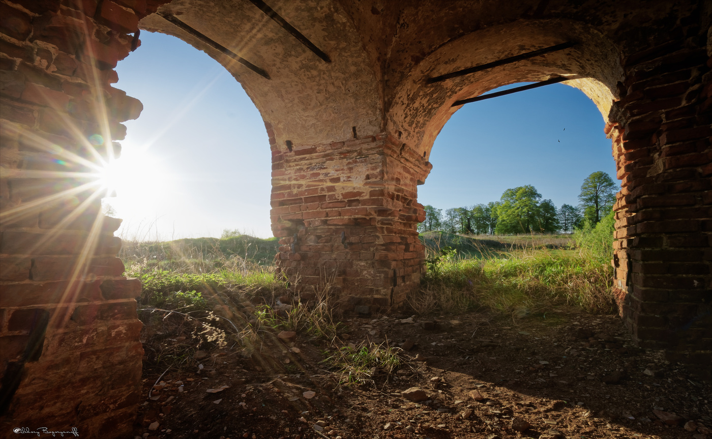 Заполнить пустоту...