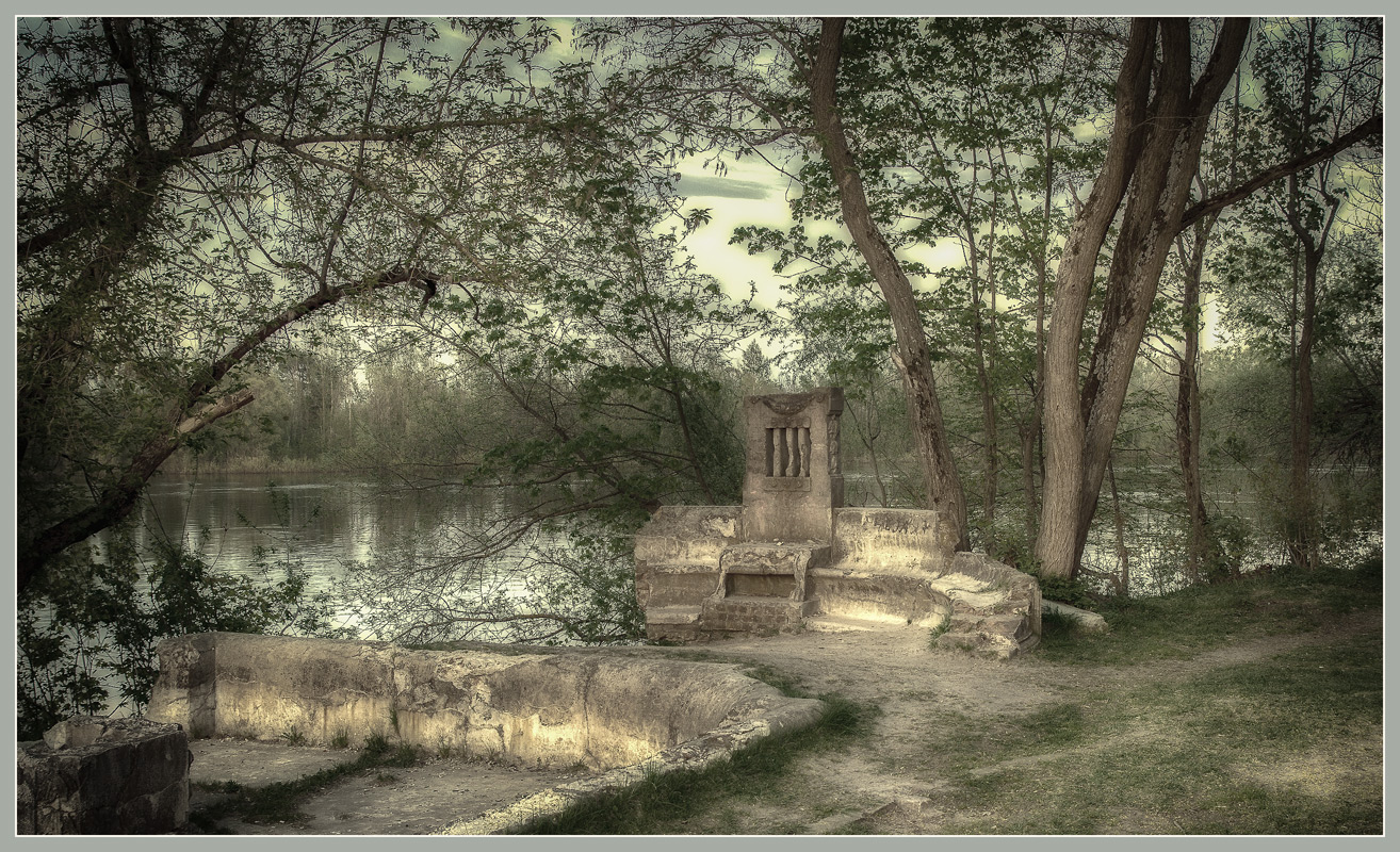 На руинах графского фонтана